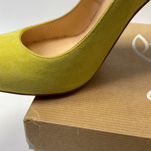 Christian Louboutin Ron Ron Suede lime green / Anis round toe high heeled pumps - Picture 9 of 16